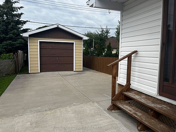3rd image of 24 Peter St