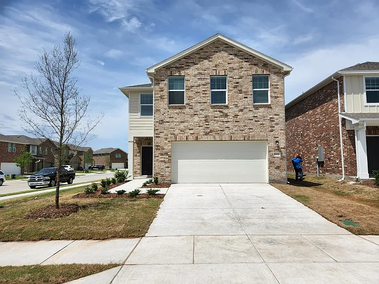 1702 Marquette Dr — Photo 2