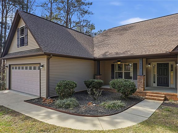 2nd image of 309 Fox Run Rd