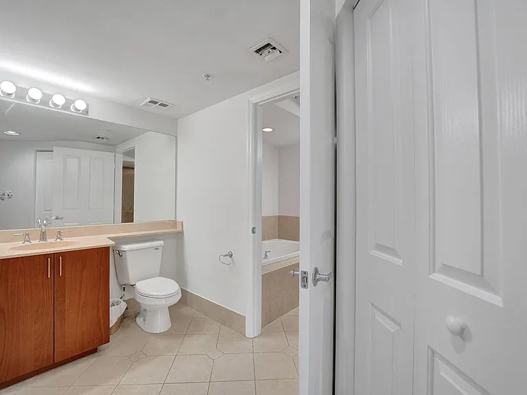 401 4th Ave #203 — Photo 14