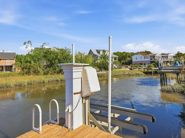 1682 Old Military Rd, Charleston, SC 29412