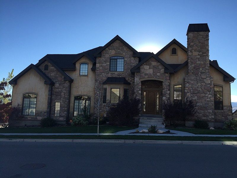 Exterior : Beautiful rock work and exterior