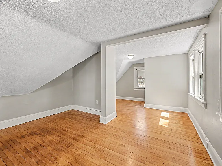 1411 Knox Ave N — Photo 14