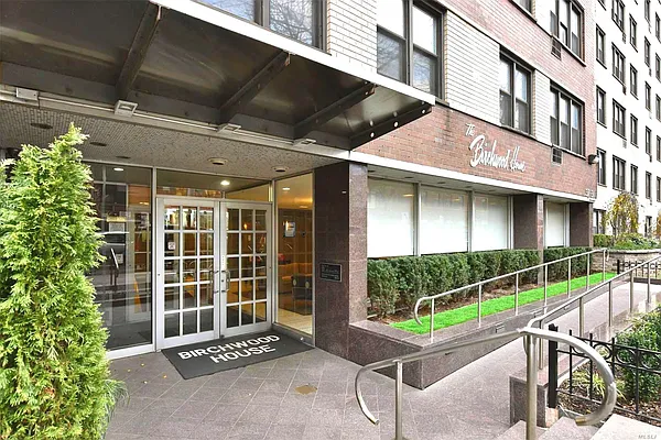 Rented by Jackson Heights Properties Real Estate LLC | media 20