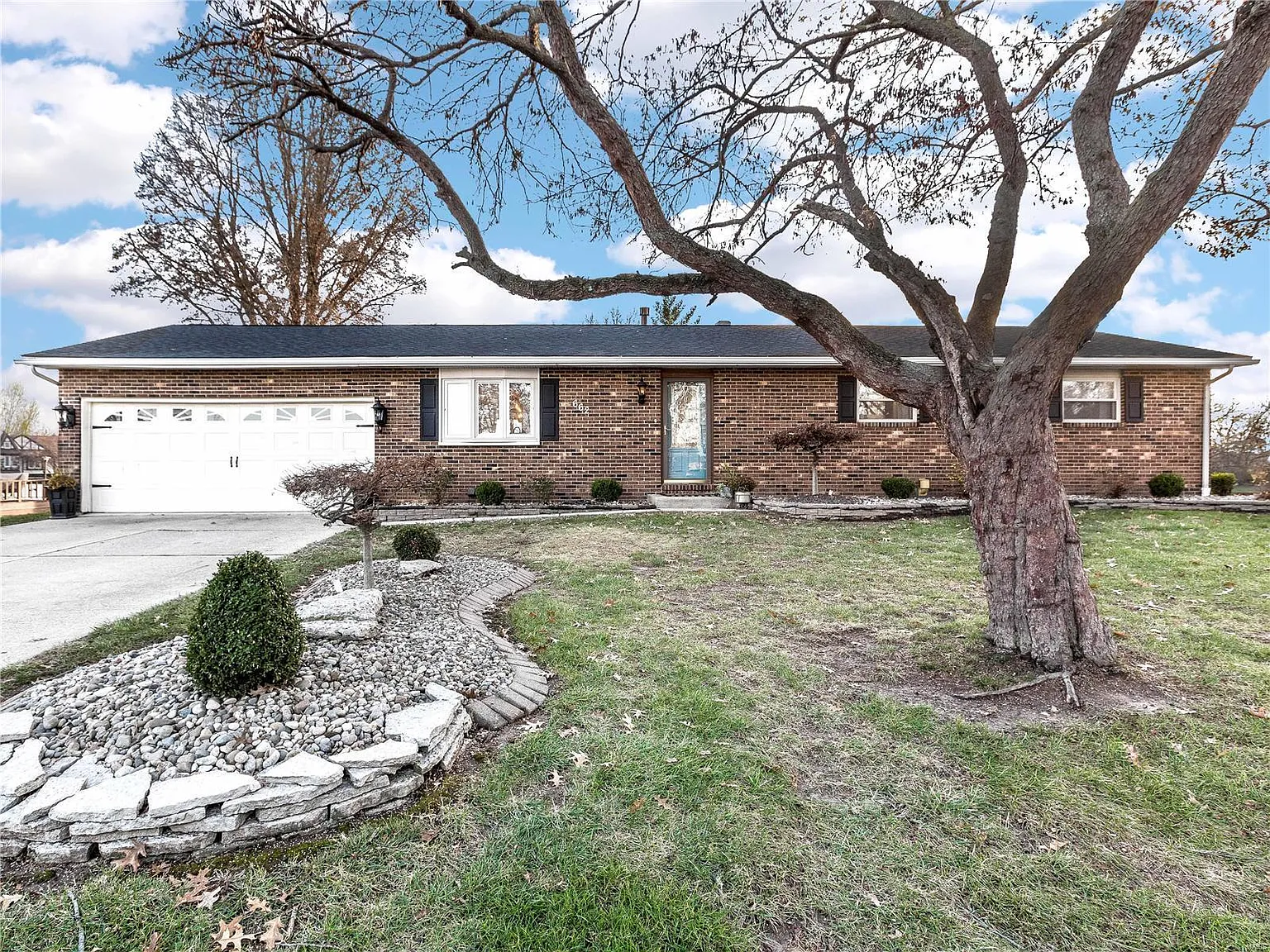 662 Monaco Dr photo 1