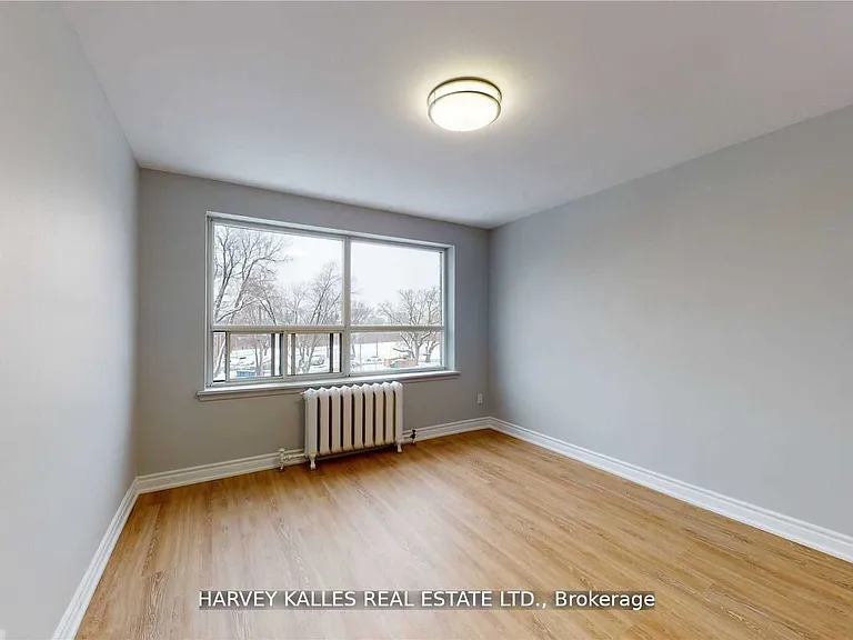 4 Greentree Ct #B3 — Photo 8
