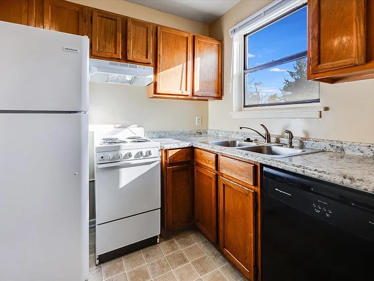615 Biltmore Ave — Photo 4