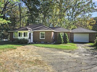 51 1st St, Plainwell, MI 49080