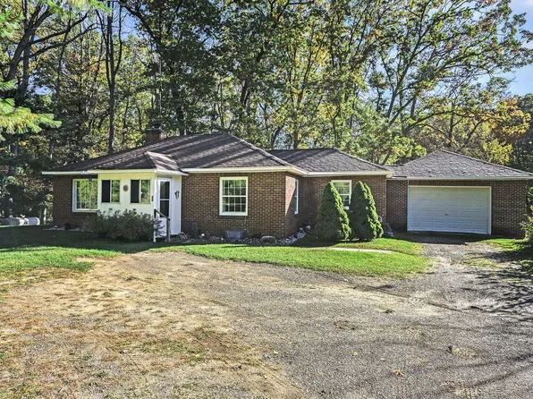 51 1st St, Plainwell, MI 49080