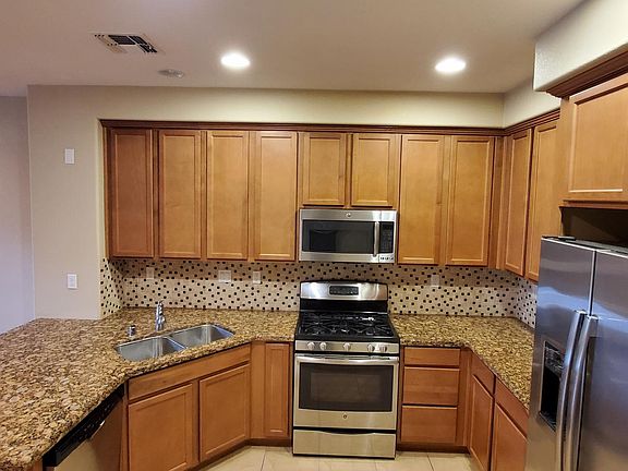Stainless steel appliances, Granite counter top, backsplash