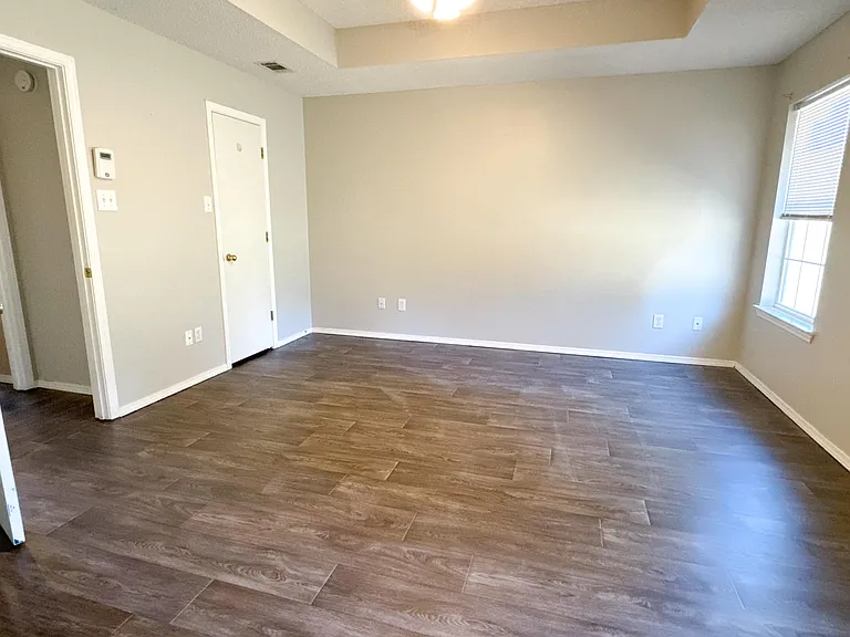1456 Champion Cv — Photo 16