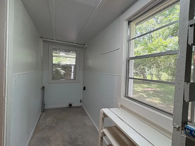 817 Anthony St — Photo 20