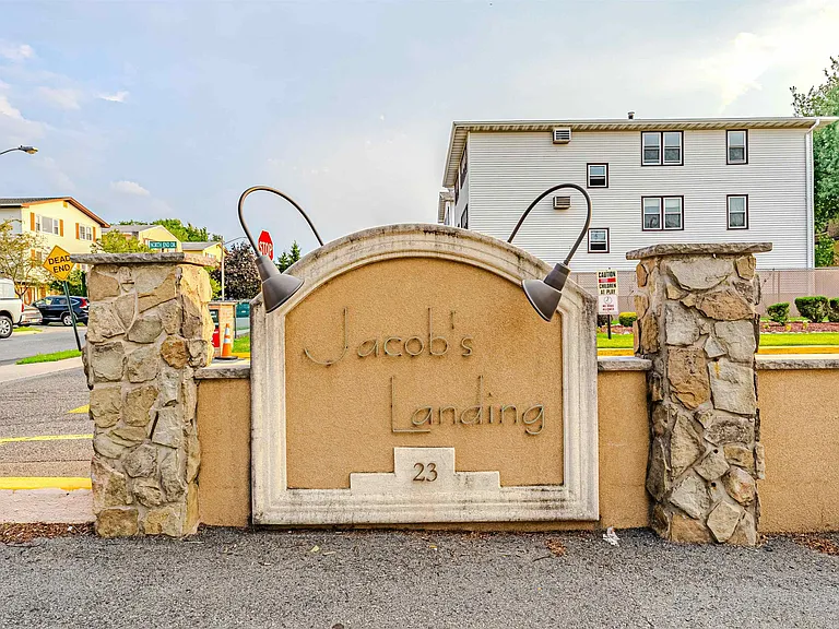 21 Jacobs Lndg #21 — Photo 17