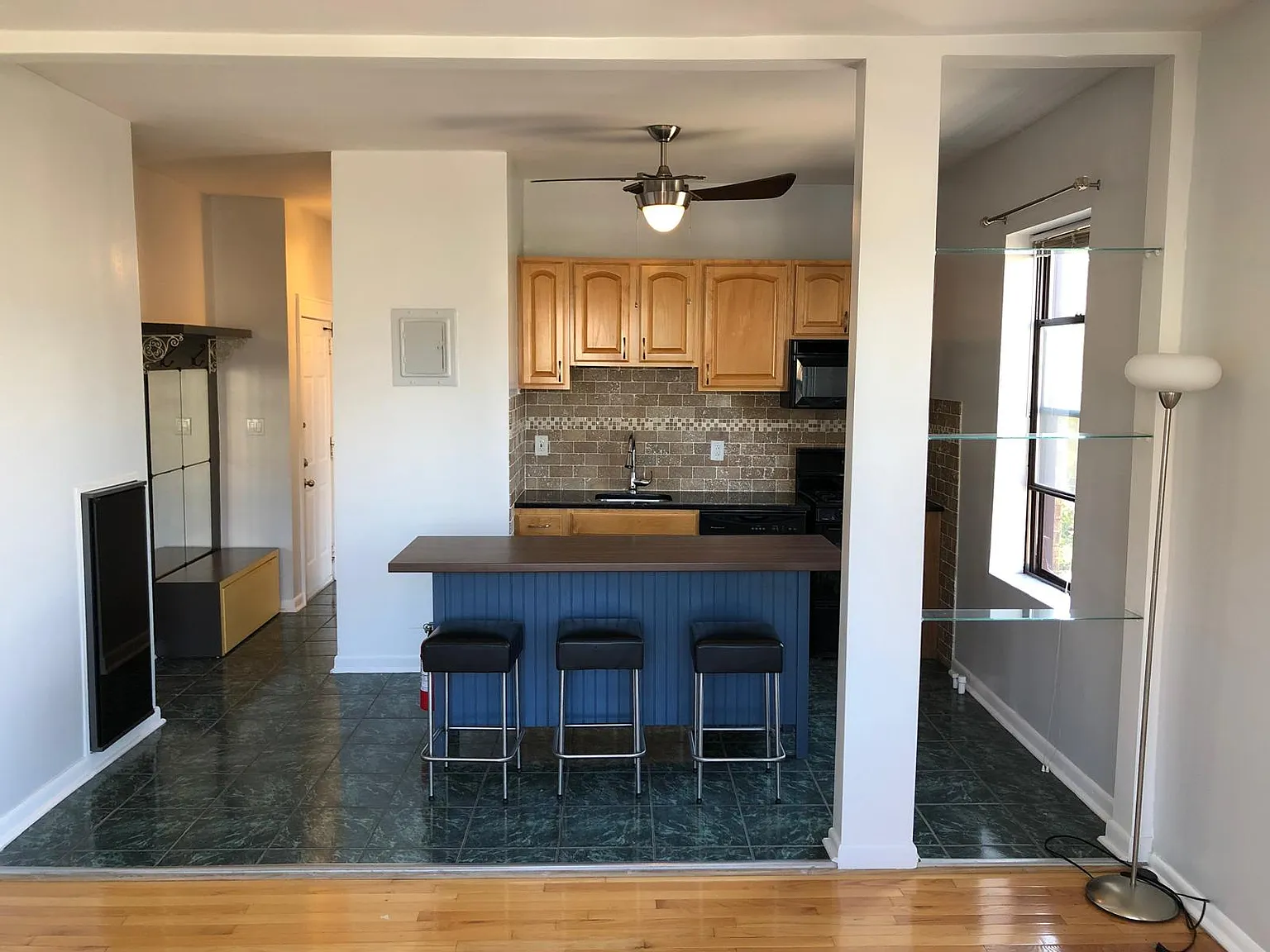 2 bed, 759 sqft, $2,400 — Photo 3