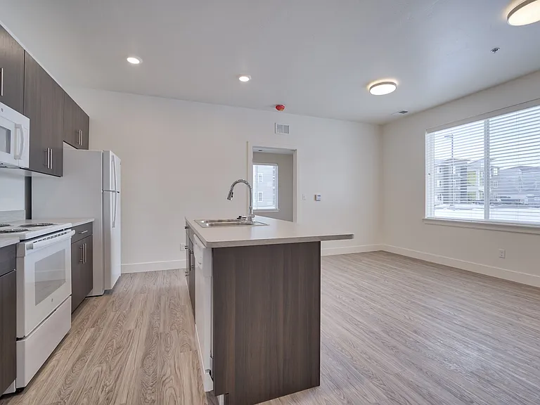 Eden Apartments — Photo 40