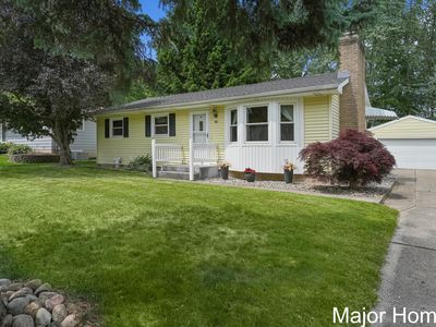 915 Coventry Dr NW, Grand Rapids, MI, 49544