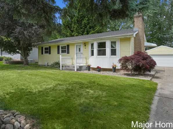 915 Coventry Dr NW, Grand Rapids, MI 49544