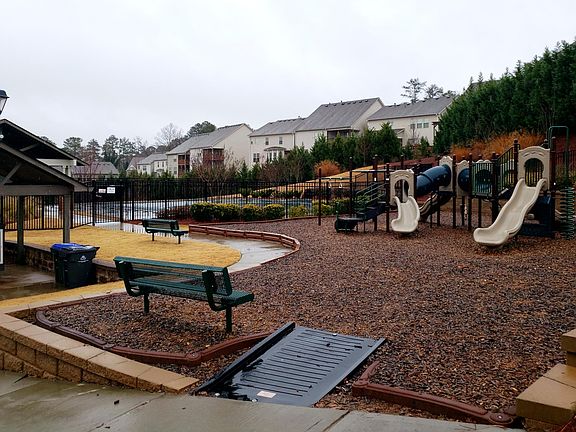 5th image of 1480 Roswell Manor Cir