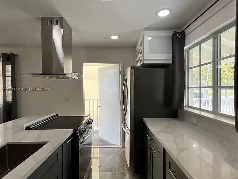 435 NW 19th Ln — Photo 12