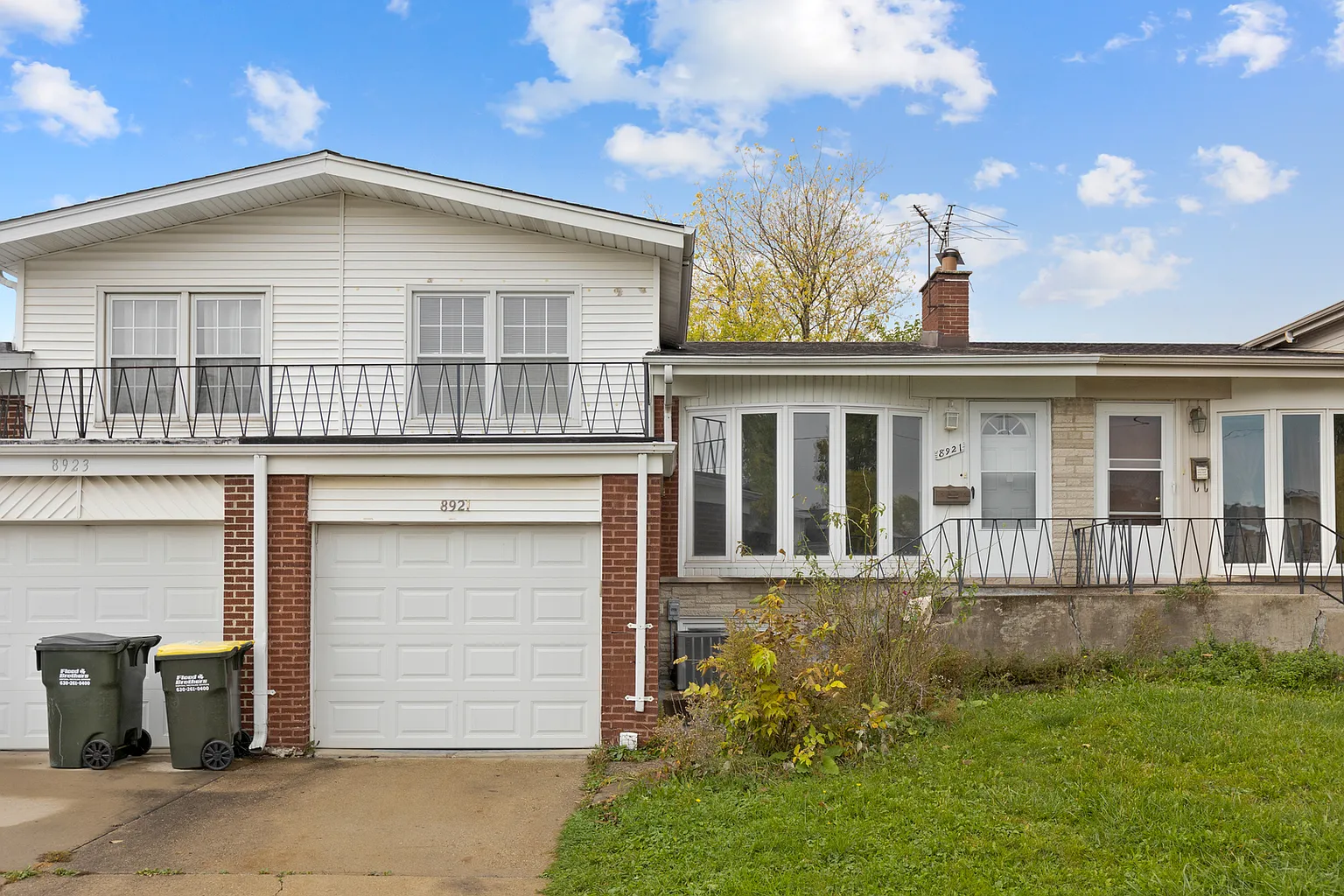 8921 Robin Dr photo 1