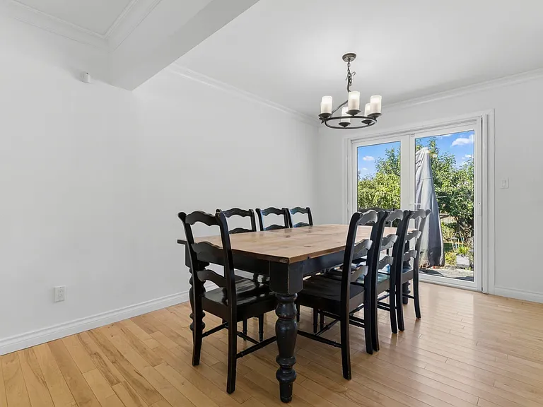 10851 Rosecroft Cres — Photo 7