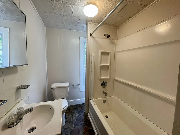 103 Marion St — Photo 9