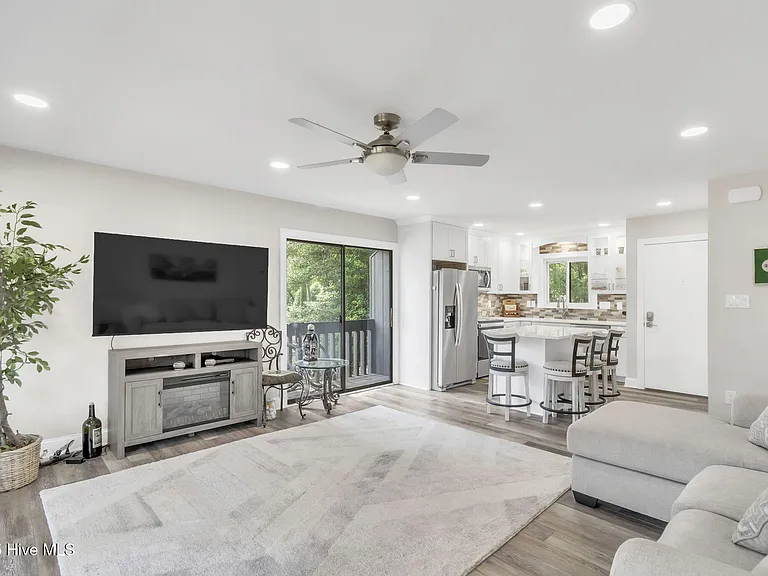 800 Saint Andrews Dr #205 — Photo 14