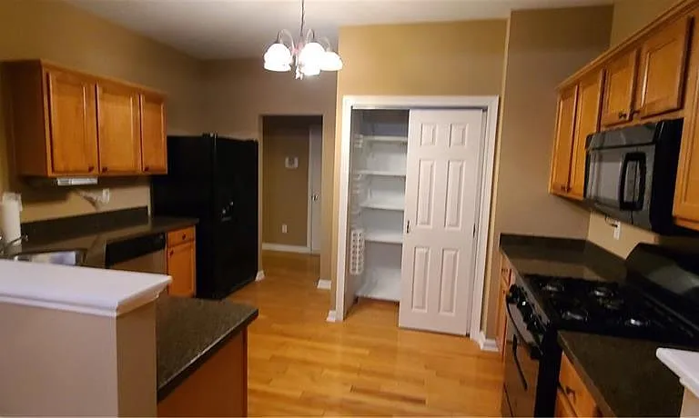 2058 Ellison Way NW — Photo 6
