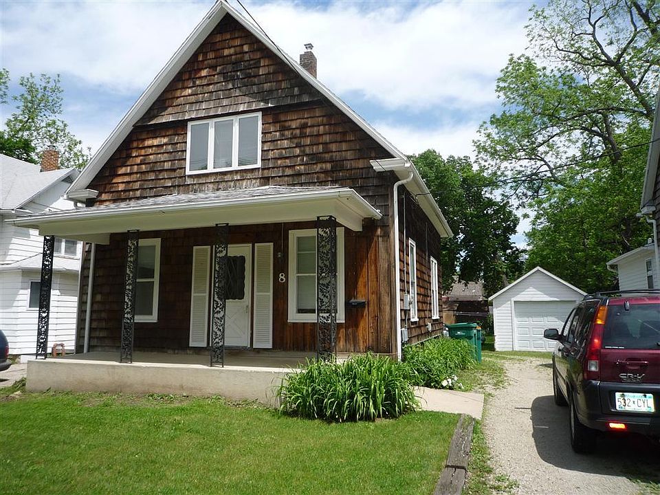 Street View, garage to the right