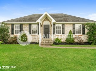215 Clear Lake Dr, Shepherdsville, KY 40165