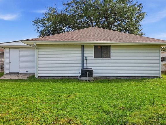 3rd image of 2220 34th St