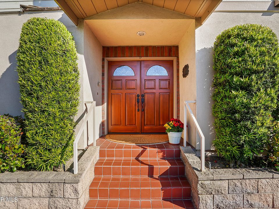 1st image of 17 Greenmeadow Dr