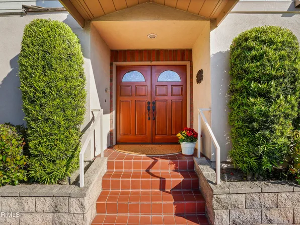 17 Greenmeadow Dr, Thousand Oaks, CA 91320