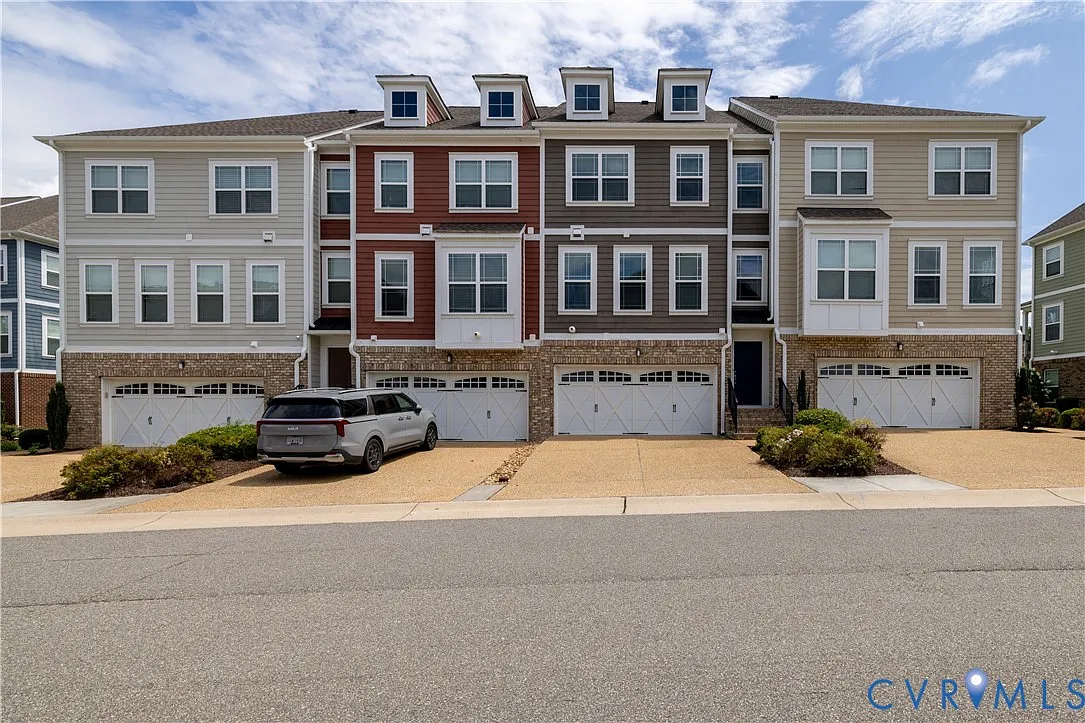 3 bed, 3.0 bath, 2756 sqft, $2,900 — Photo 3