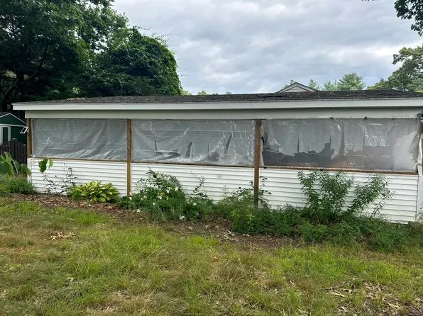 128 N Lake Ave, Southwick, MA 01077