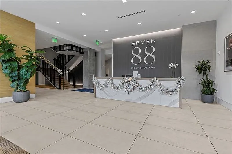 1 bed, 1.0 bath, 847 sqft, $2,300 — Photo 2