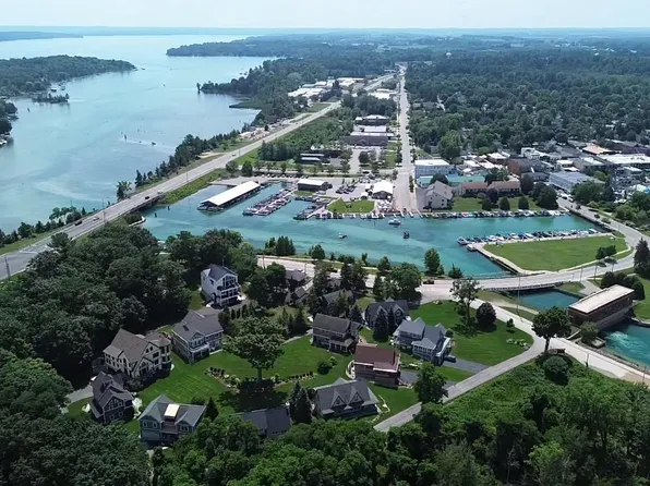 875 Green St, Elk Rapids, MI 49629