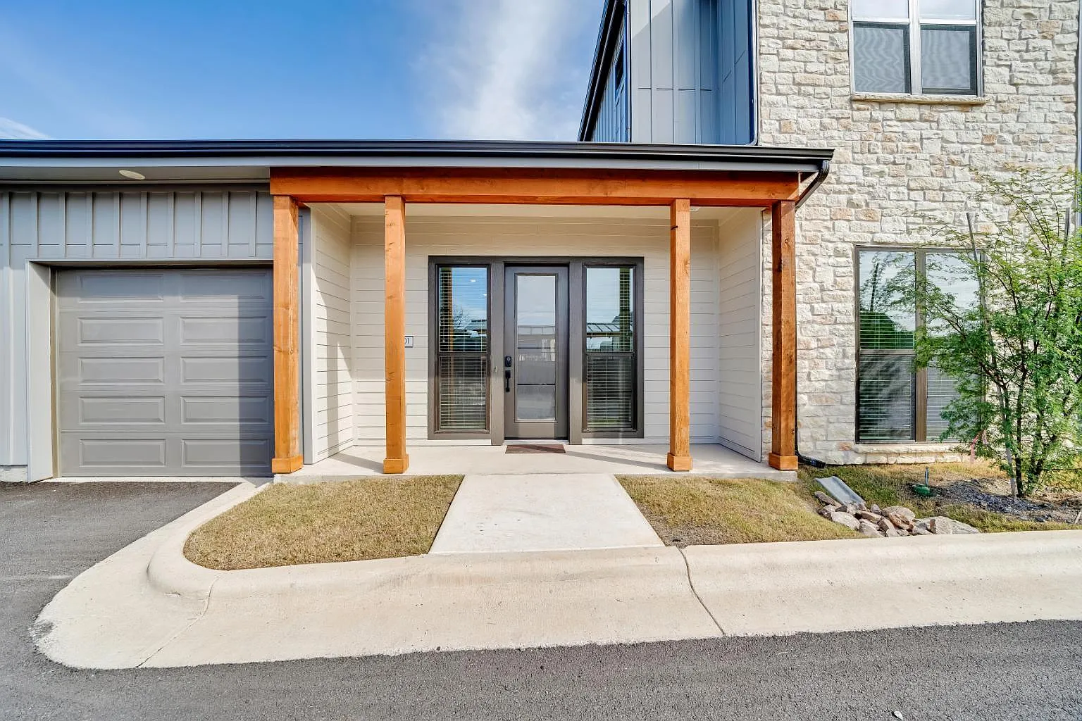 2 bed, 2.5 bath, 1177 sqft, $1,780 — Photo 1