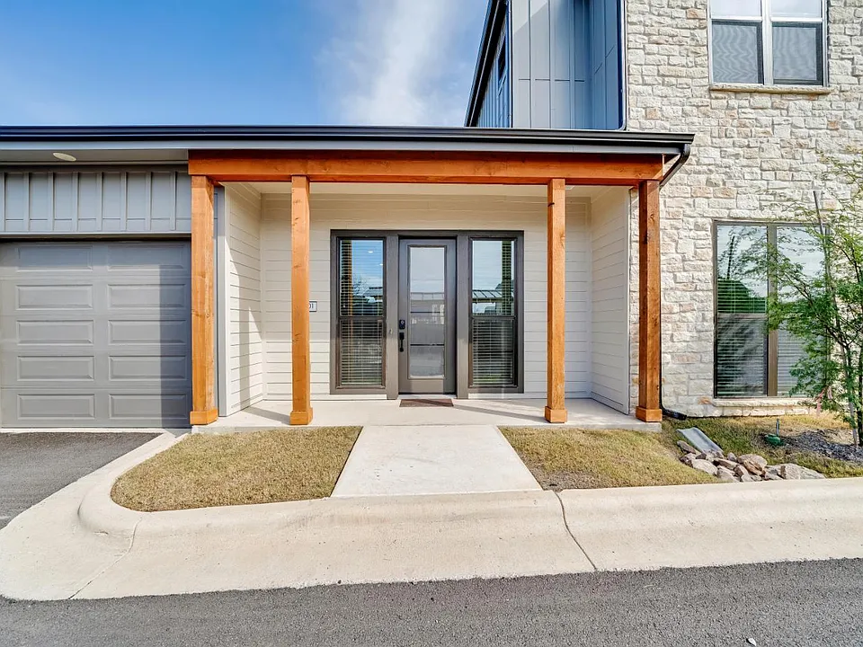 1601-427 Mustang Dr