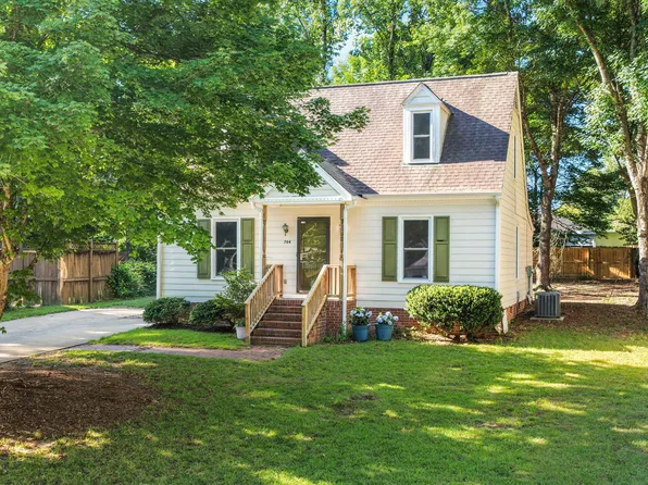 704 E Maple Ln, Fuquay Varina, NC 27526