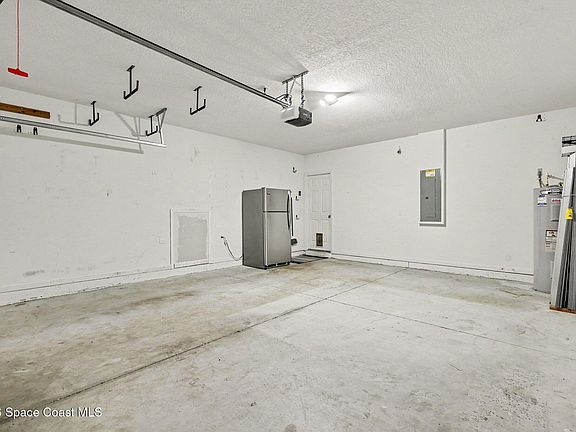 4th image of 1335 Fuji Dr