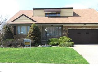 6378 Buckingham Dr, Parma, OH 44129