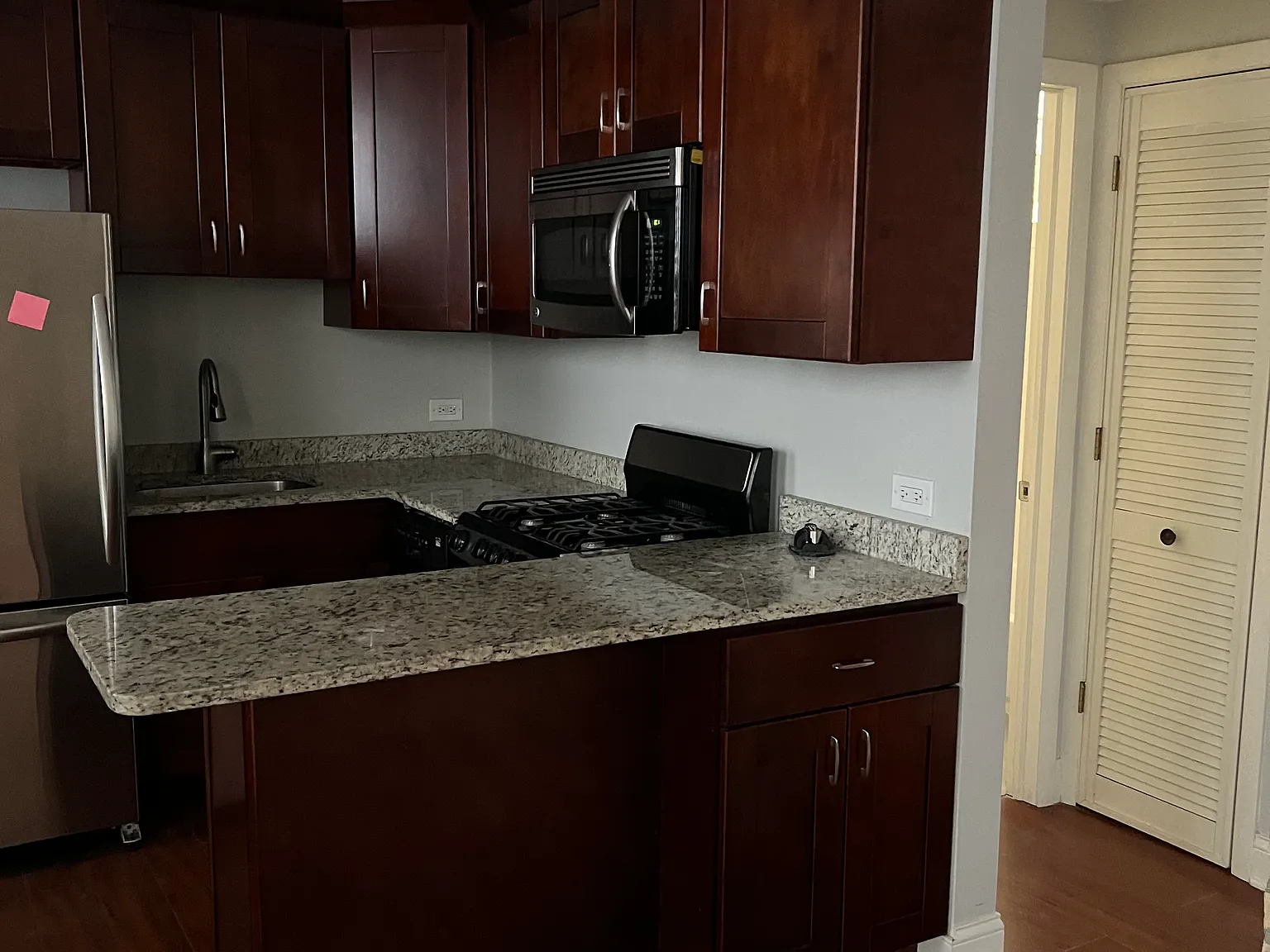 1229 N Bosworth Ave — Photo 1