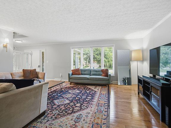 3rd image of 1385 Goldsmith Dr