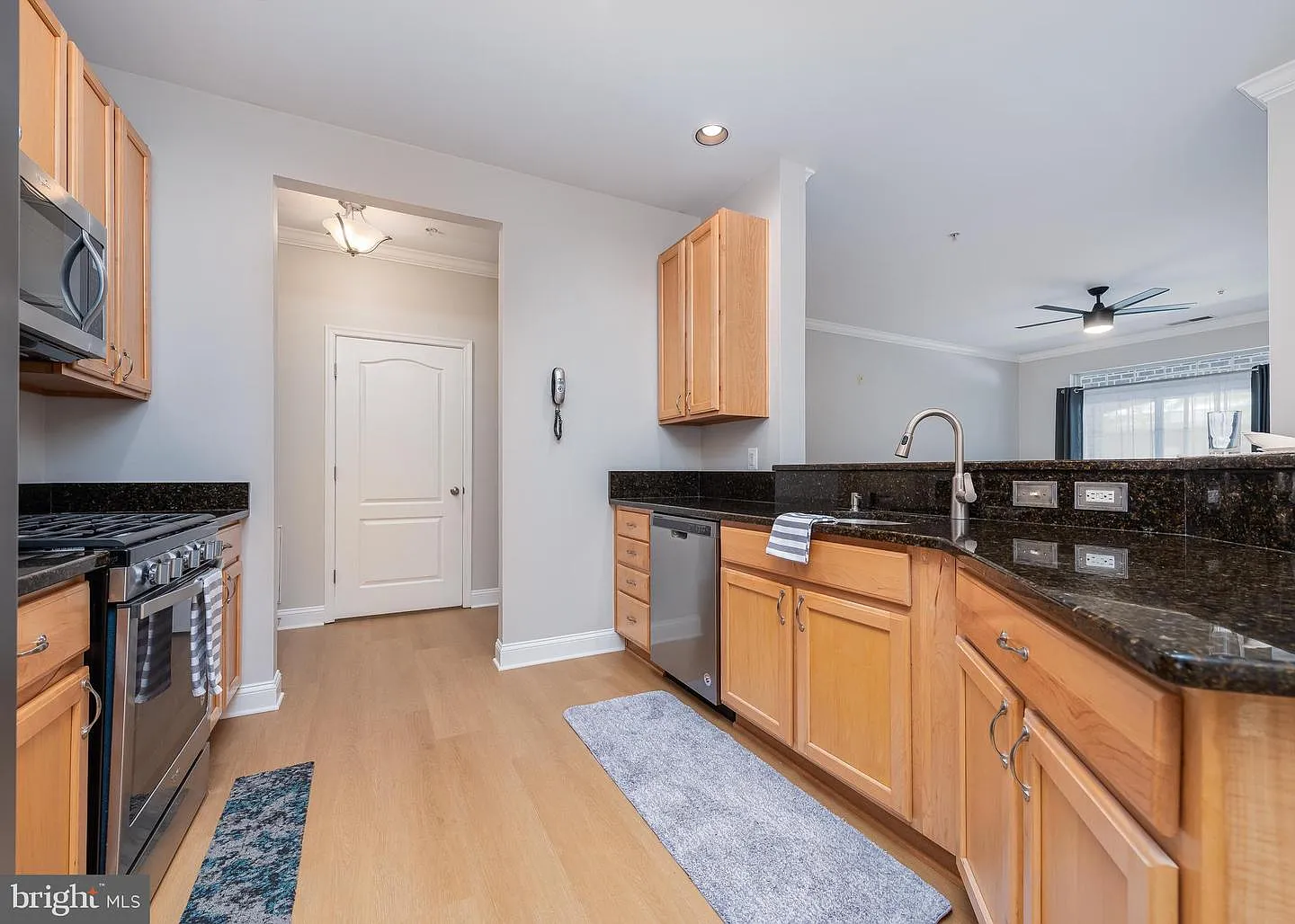 2 bed, 1250 sqft, $2,900 — Photo 2