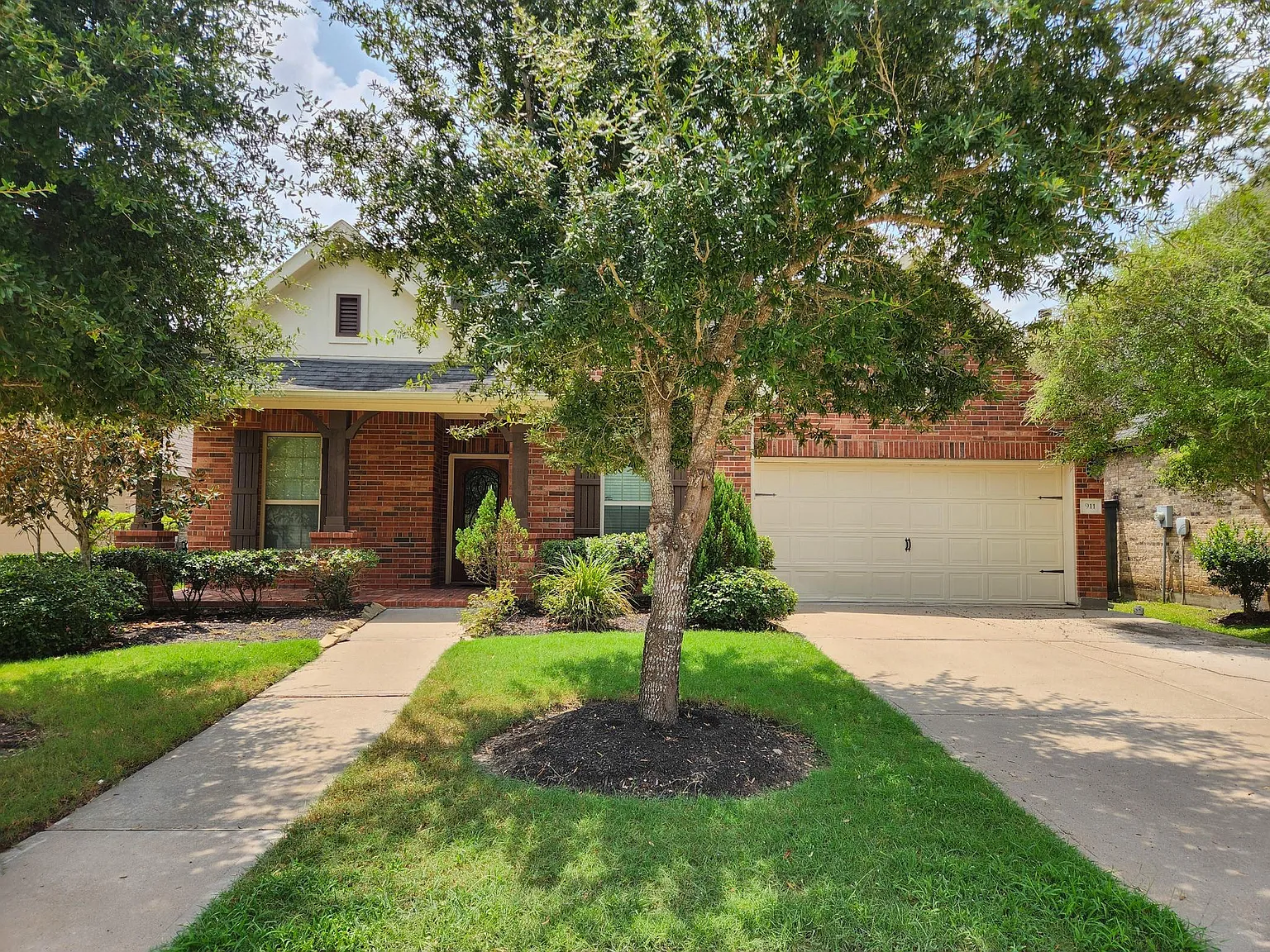 3 bed, 3.5 bath, 2709 sqft, $2,745 — Photo 2