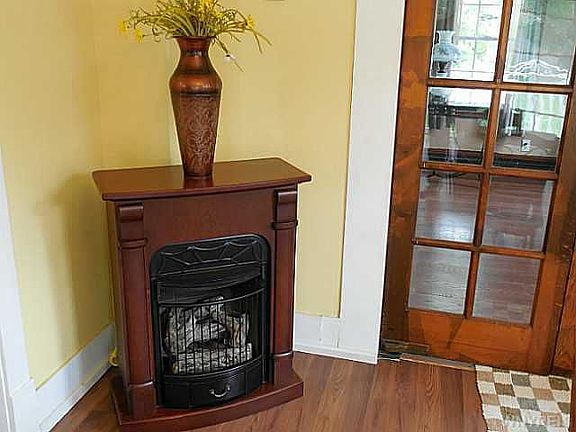 Gas fire place dinning room