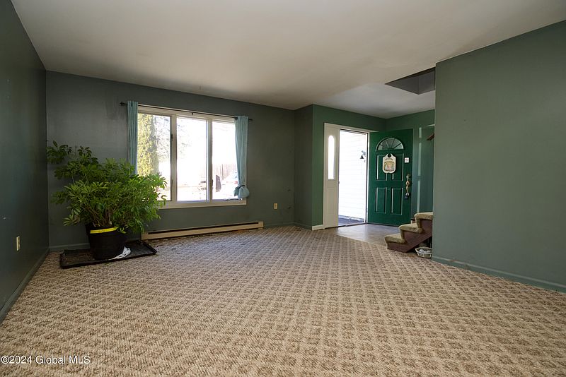 4th image of 118 -120 Maple Avenue
