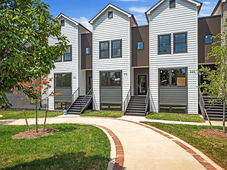 Unit 218 available for immediate move in!
