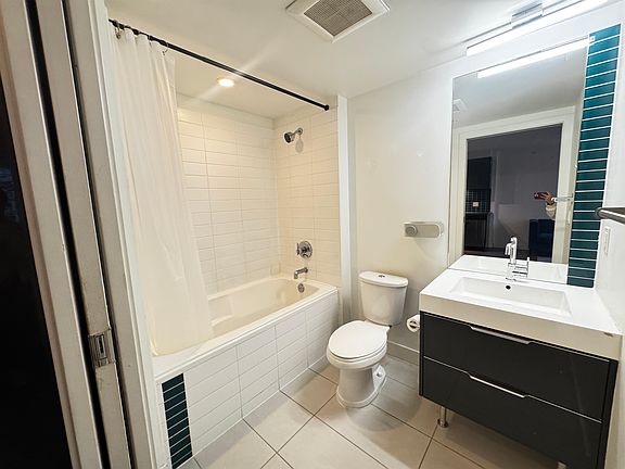 3rd image of 1325 Rolston St #605